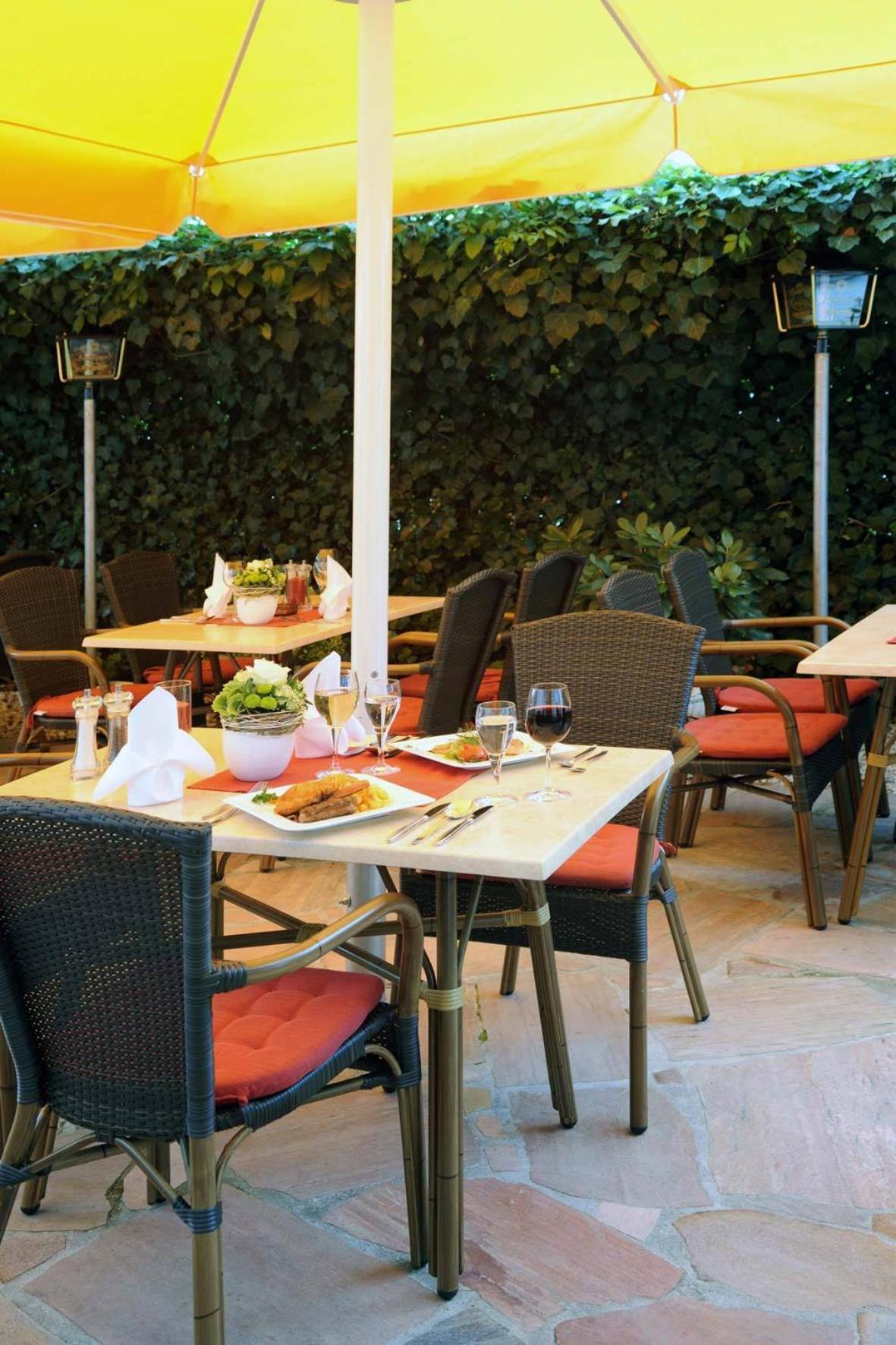 Hotel&Restaurant Hugenottengarten Friedrichsdorf Exteriör bild