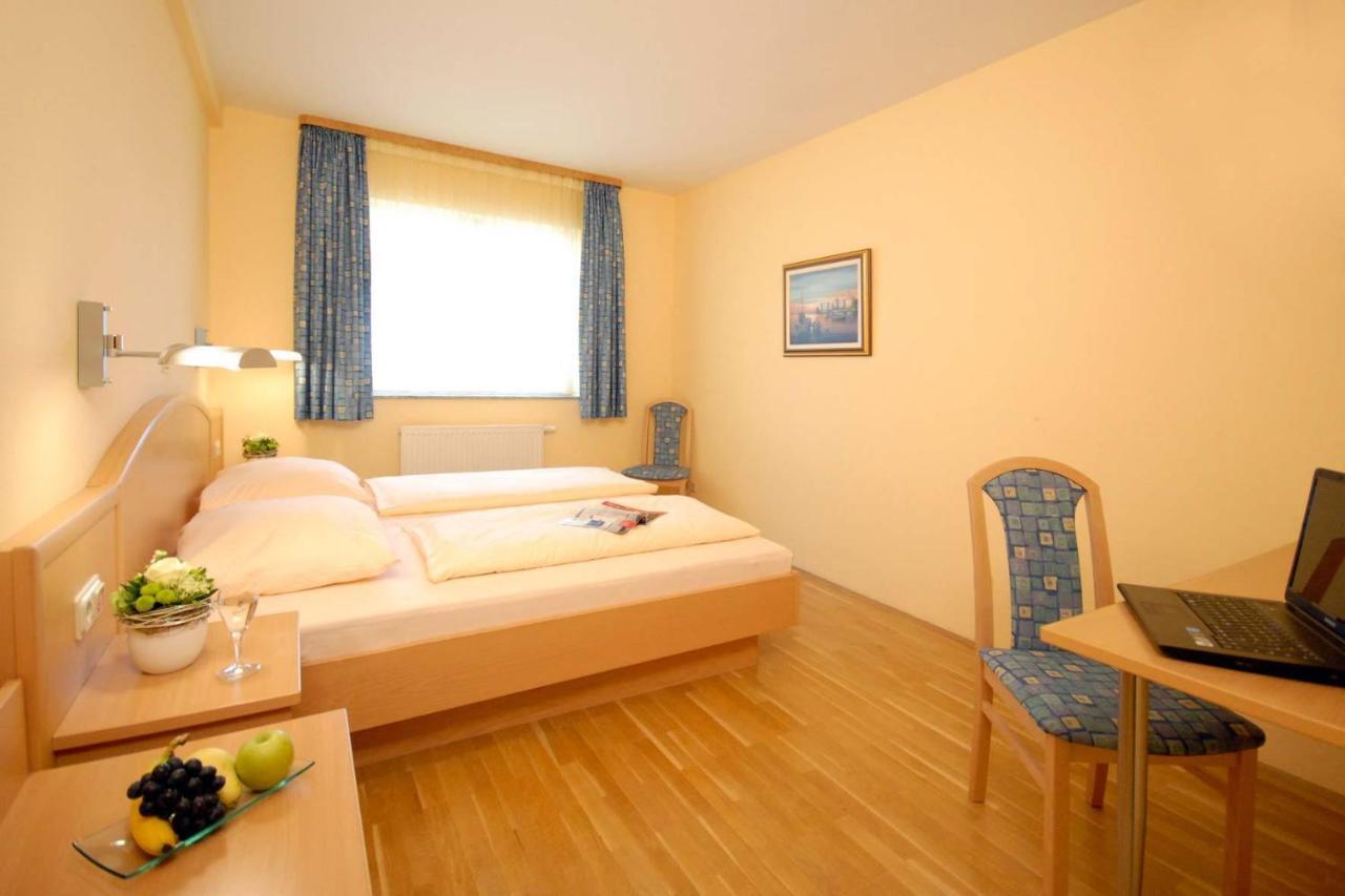 Hotel&Restaurant Hugenottengarten Friedrichsdorf Rum bild